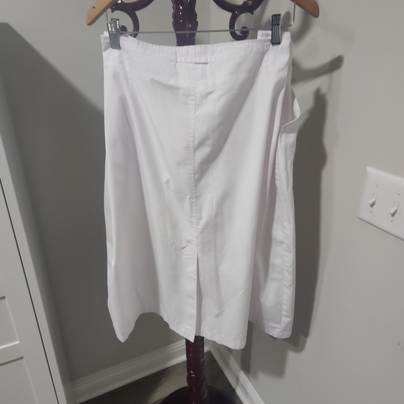 Plus Sized Chic White Midi Skirt - Picture 2 of 8